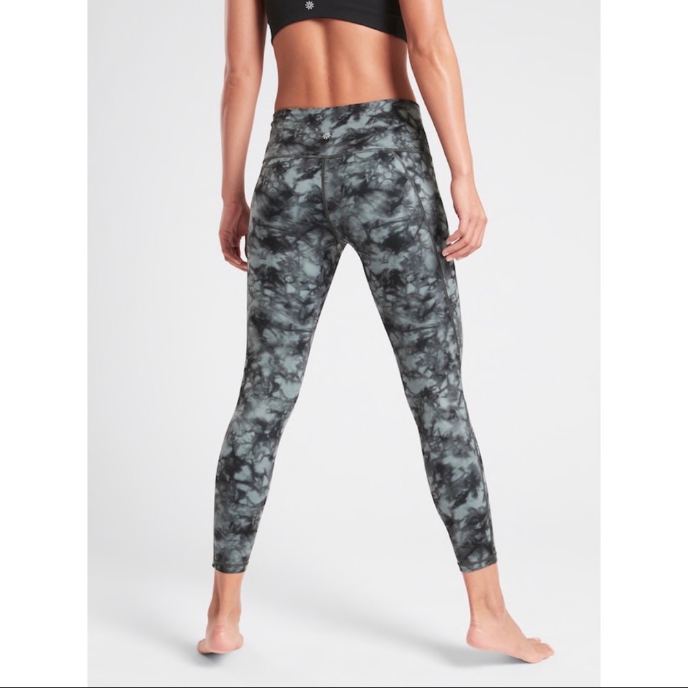 ATHLETA💜TIE DYE SALUTATION 7/8 TIGHT